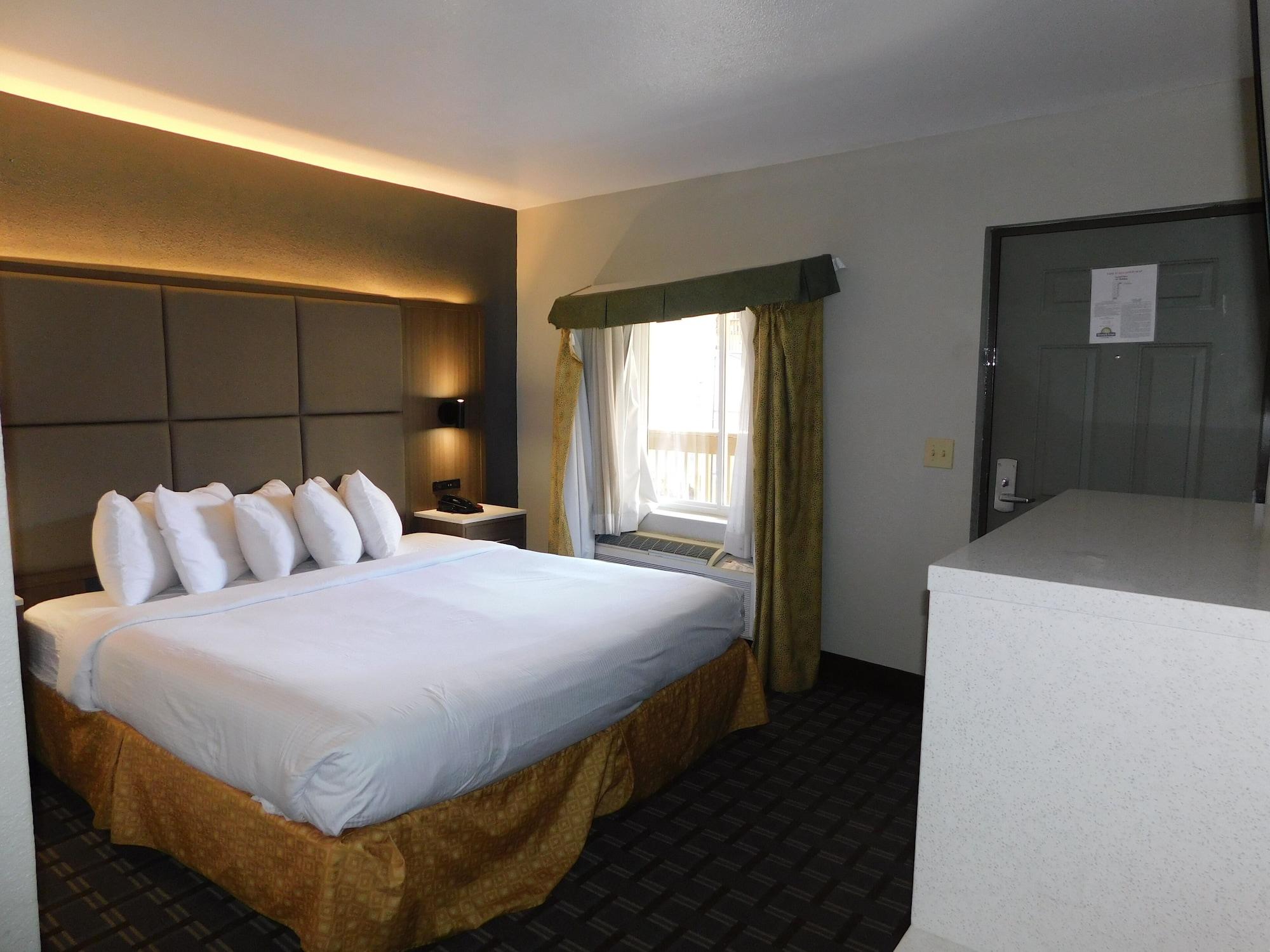 Days Inn & Suites By Wyndham Downtown Gatlinburg Parkway Esterno foto