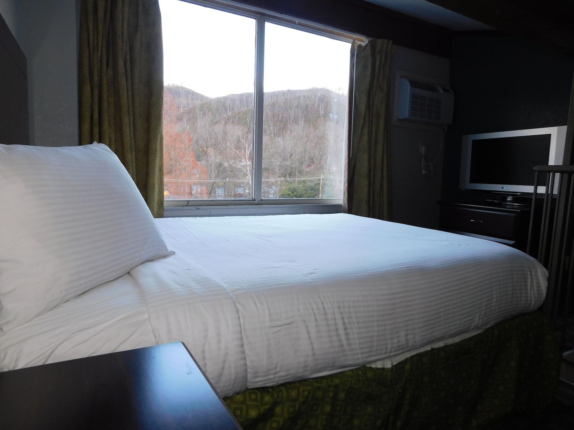 Days Inn & Suites By Wyndham Downtown Gatlinburg Parkway Esterno foto
