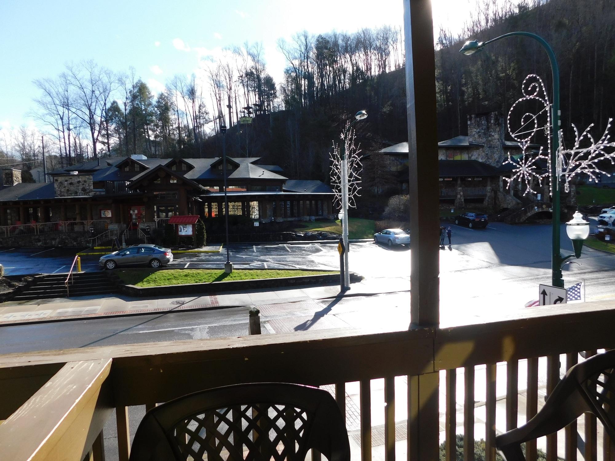 Days Inn & Suites By Wyndham Downtown Gatlinburg Parkway Esterno foto