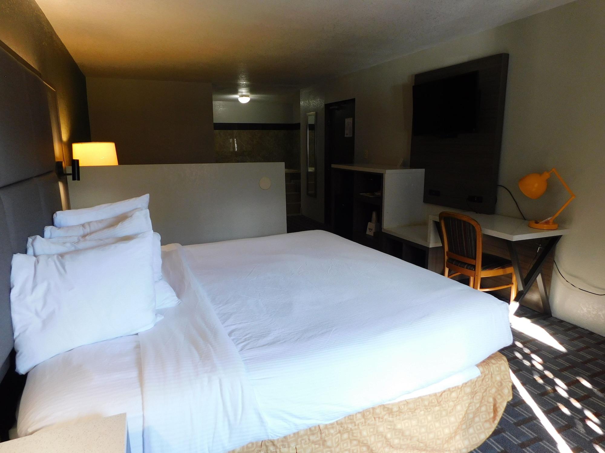 Days Inn & Suites By Wyndham Downtown Gatlinburg Parkway Esterno foto