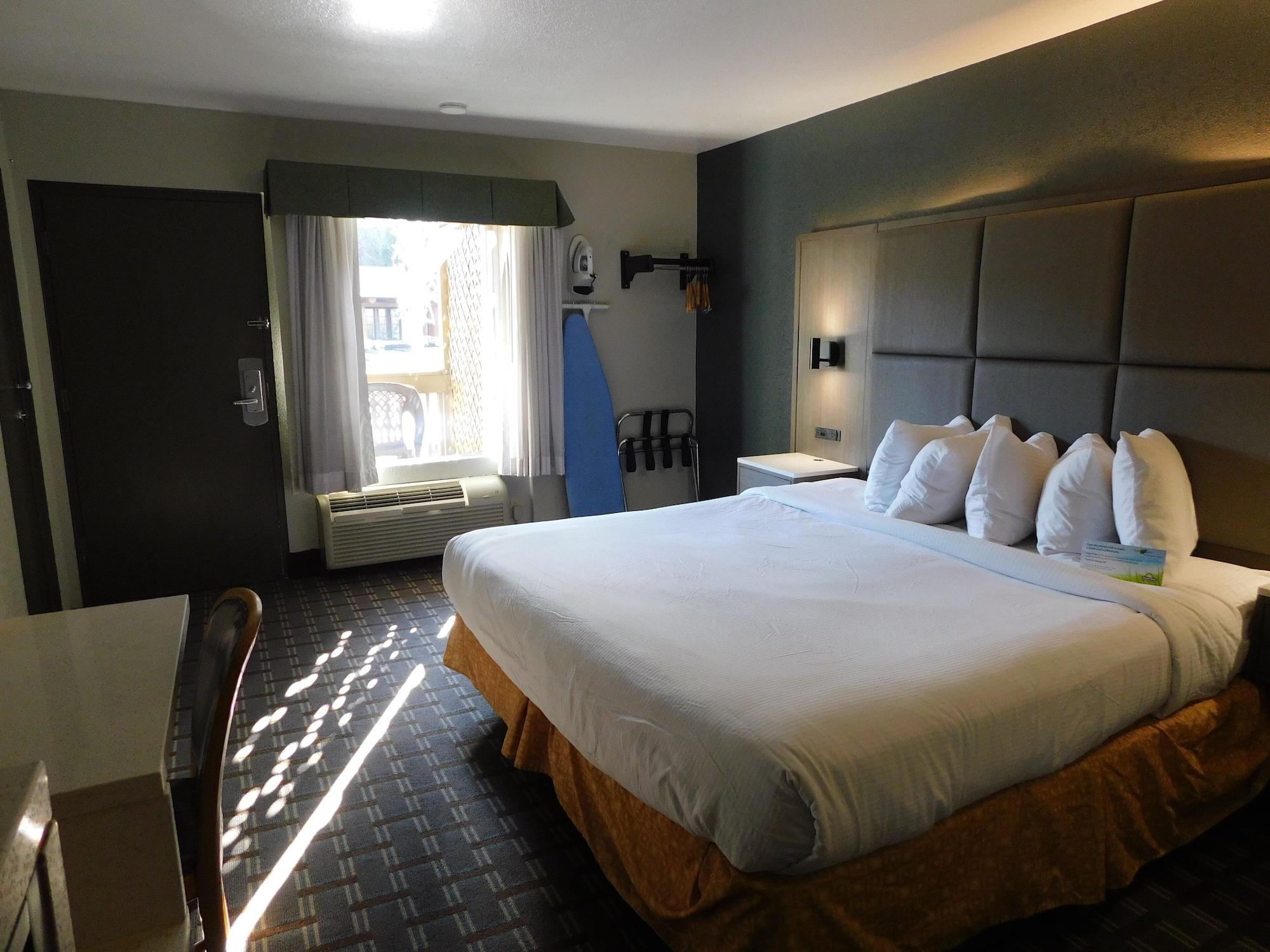 Days Inn & Suites By Wyndham Downtown Gatlinburg Parkway Esterno foto