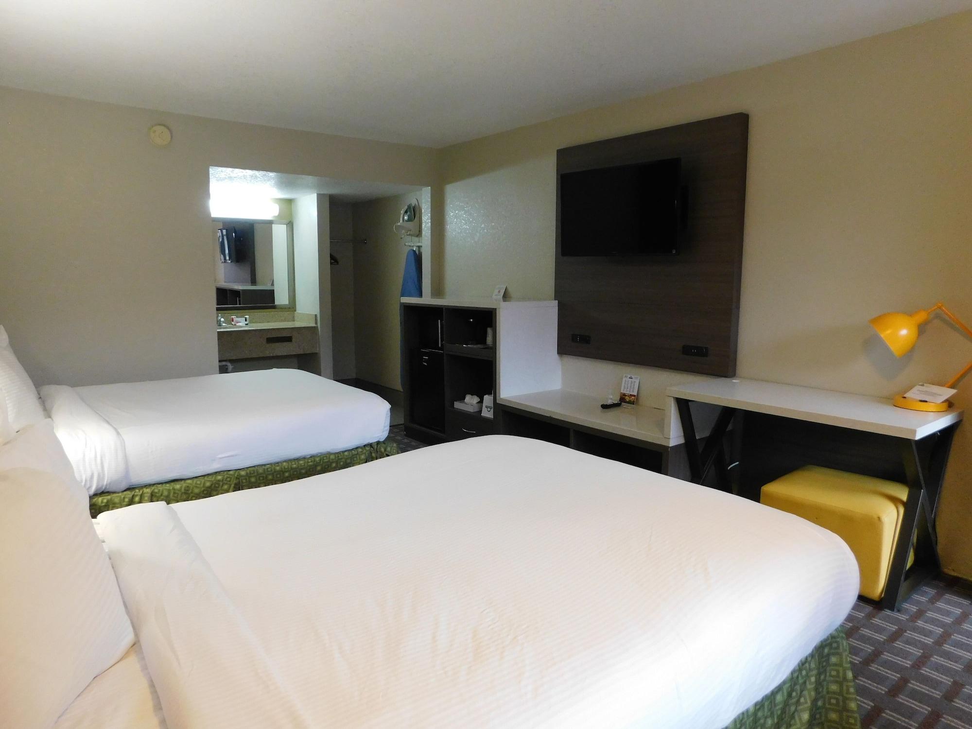 Days Inn & Suites By Wyndham Downtown Gatlinburg Parkway Esterno foto