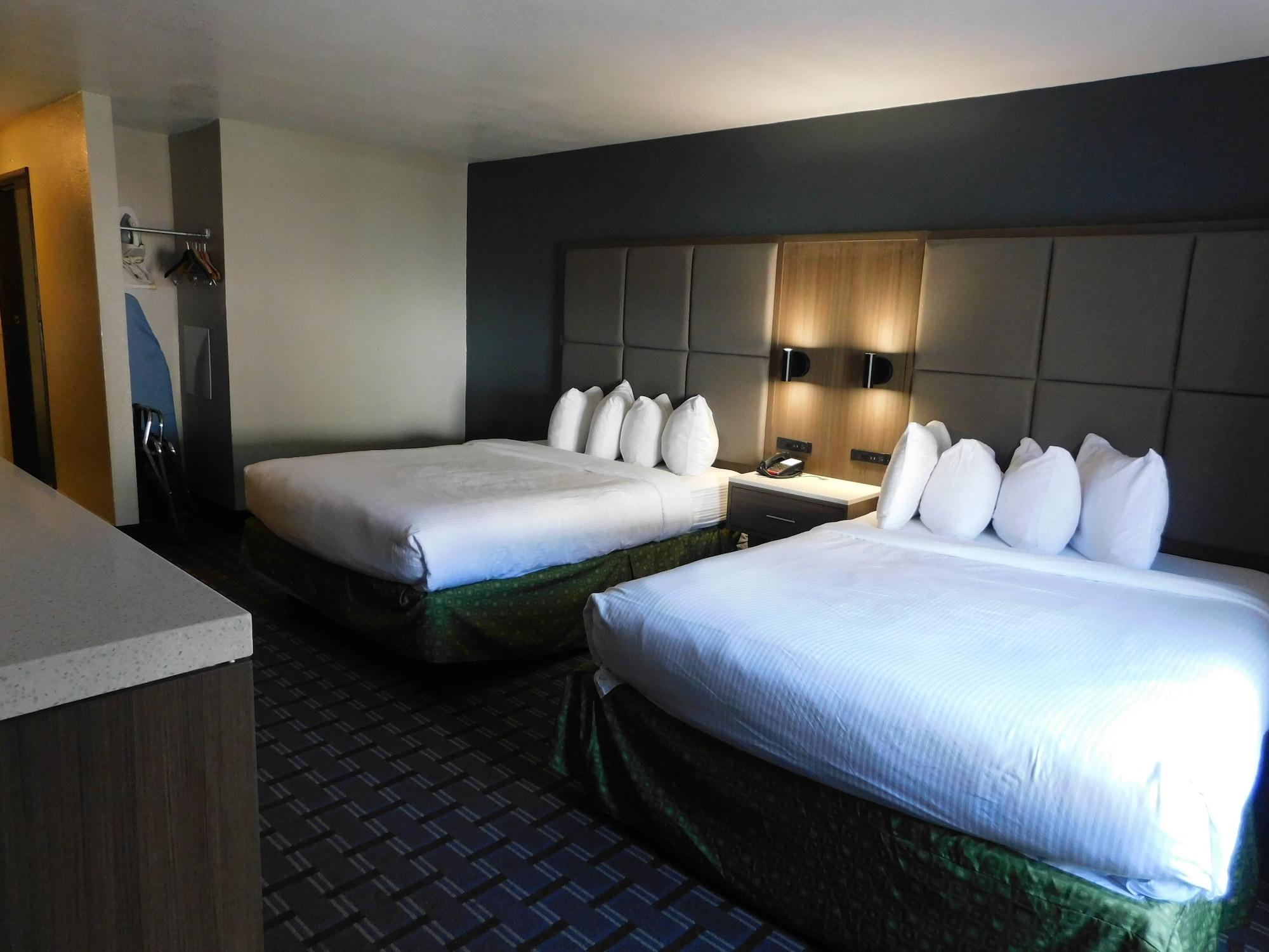 Days Inn & Suites By Wyndham Downtown Gatlinburg Parkway Esterno foto