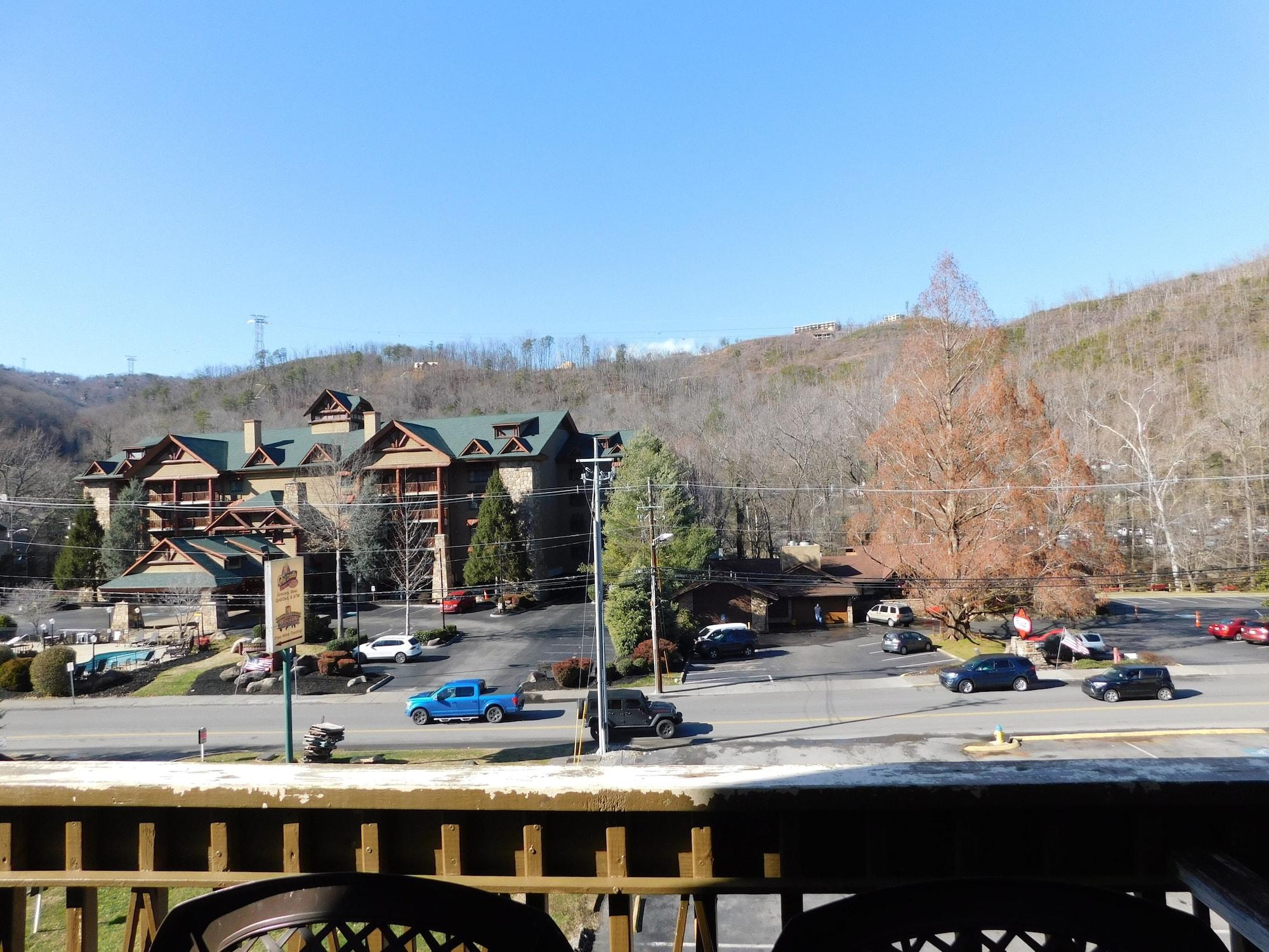Days Inn & Suites By Wyndham Downtown Gatlinburg Parkway Esterno foto