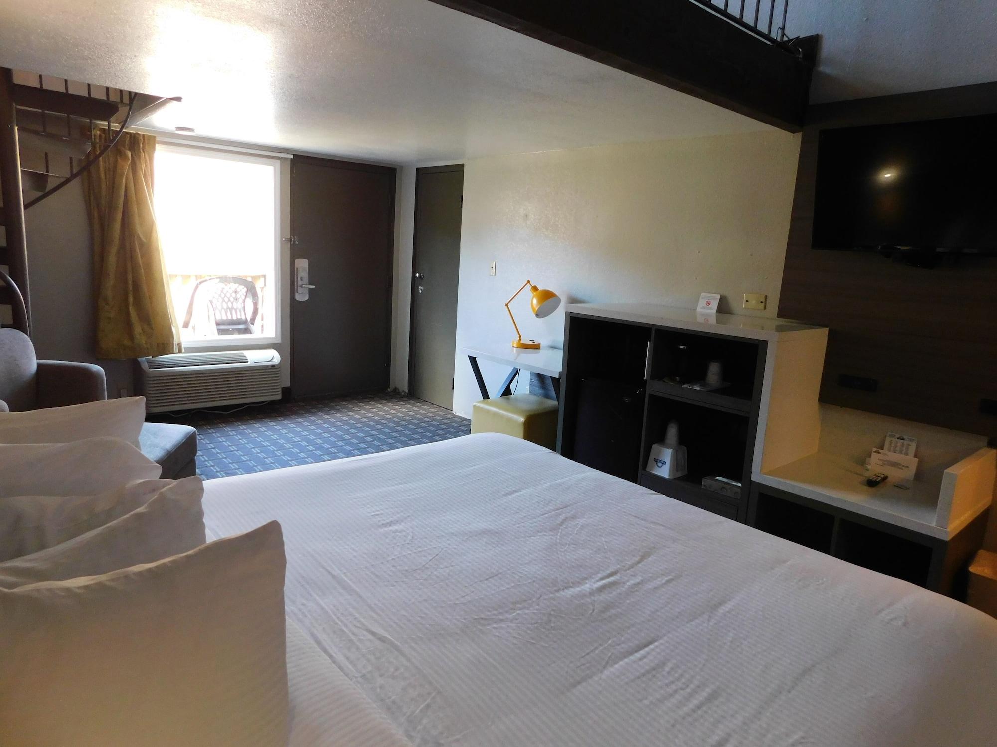 Days Inn & Suites By Wyndham Downtown Gatlinburg Parkway Esterno foto