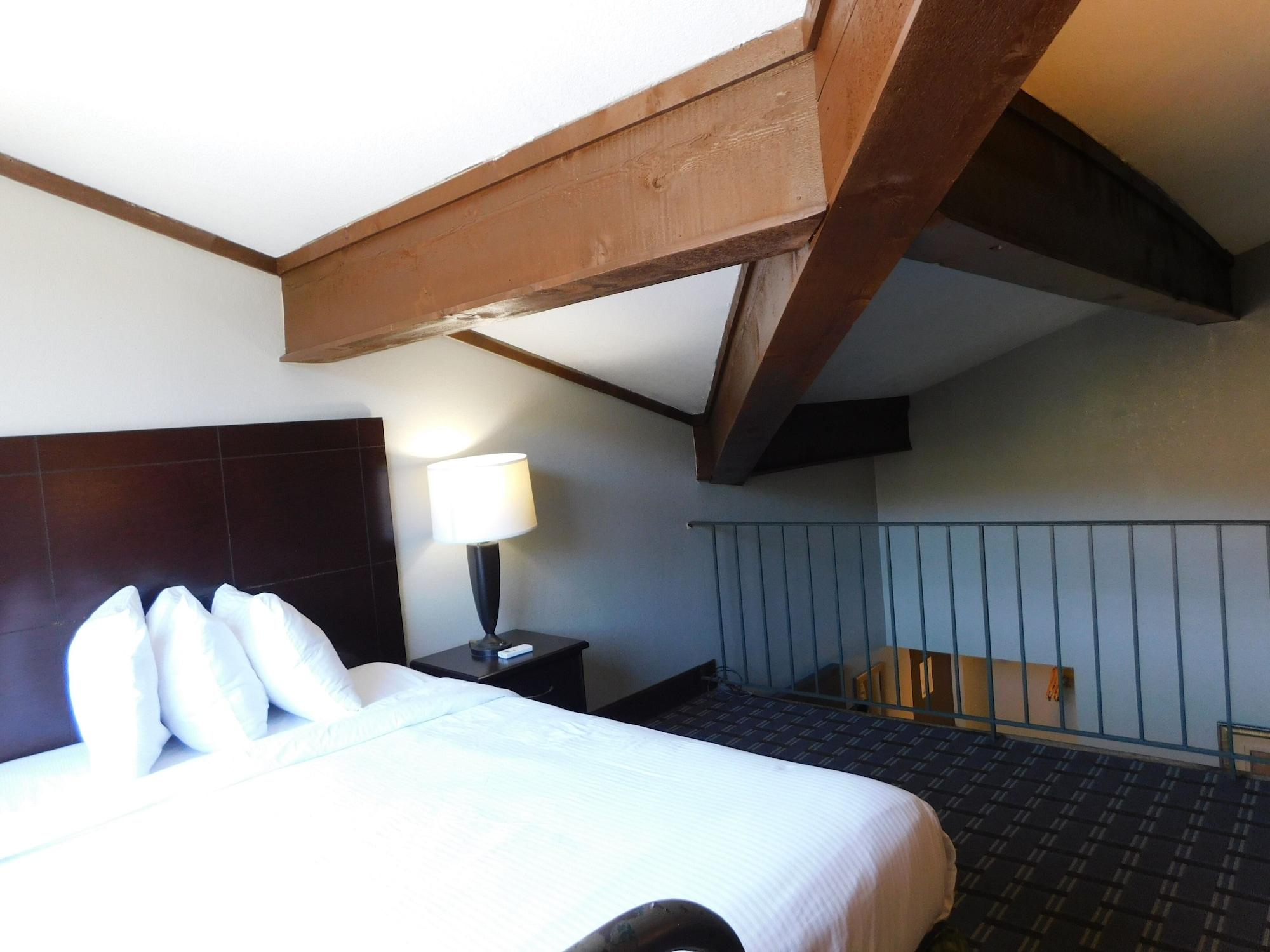 Days Inn & Suites By Wyndham Downtown Gatlinburg Parkway Esterno foto