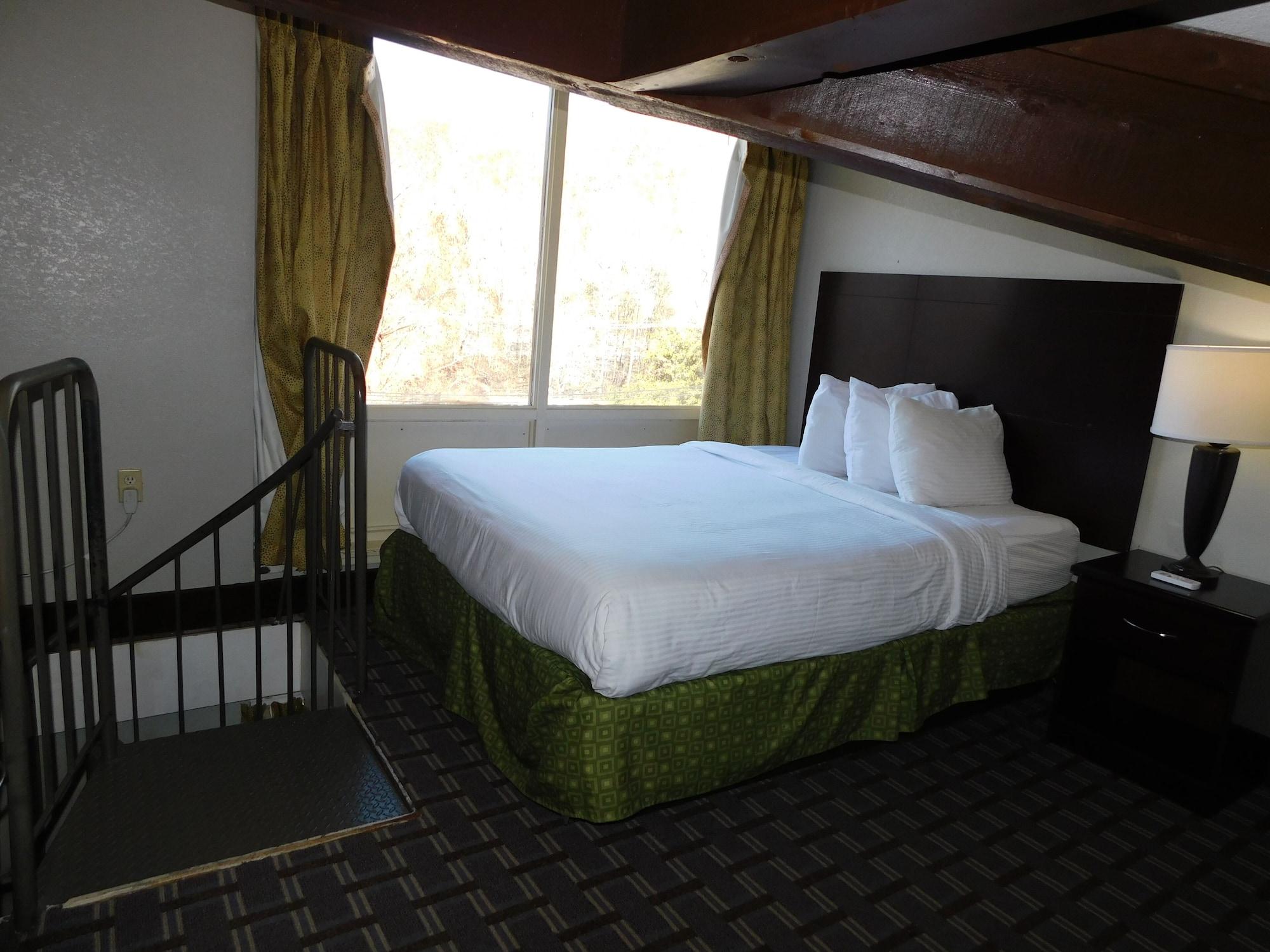 Days Inn & Suites By Wyndham Downtown Gatlinburg Parkway Esterno foto