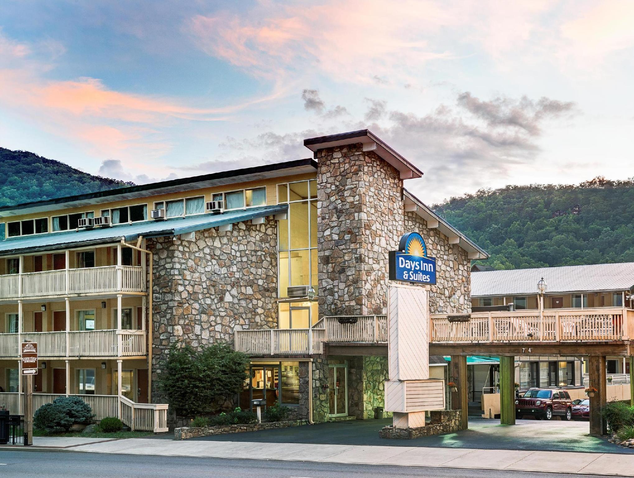 Days Inn & Suites By Wyndham Downtown Gatlinburg Parkway Esterno foto