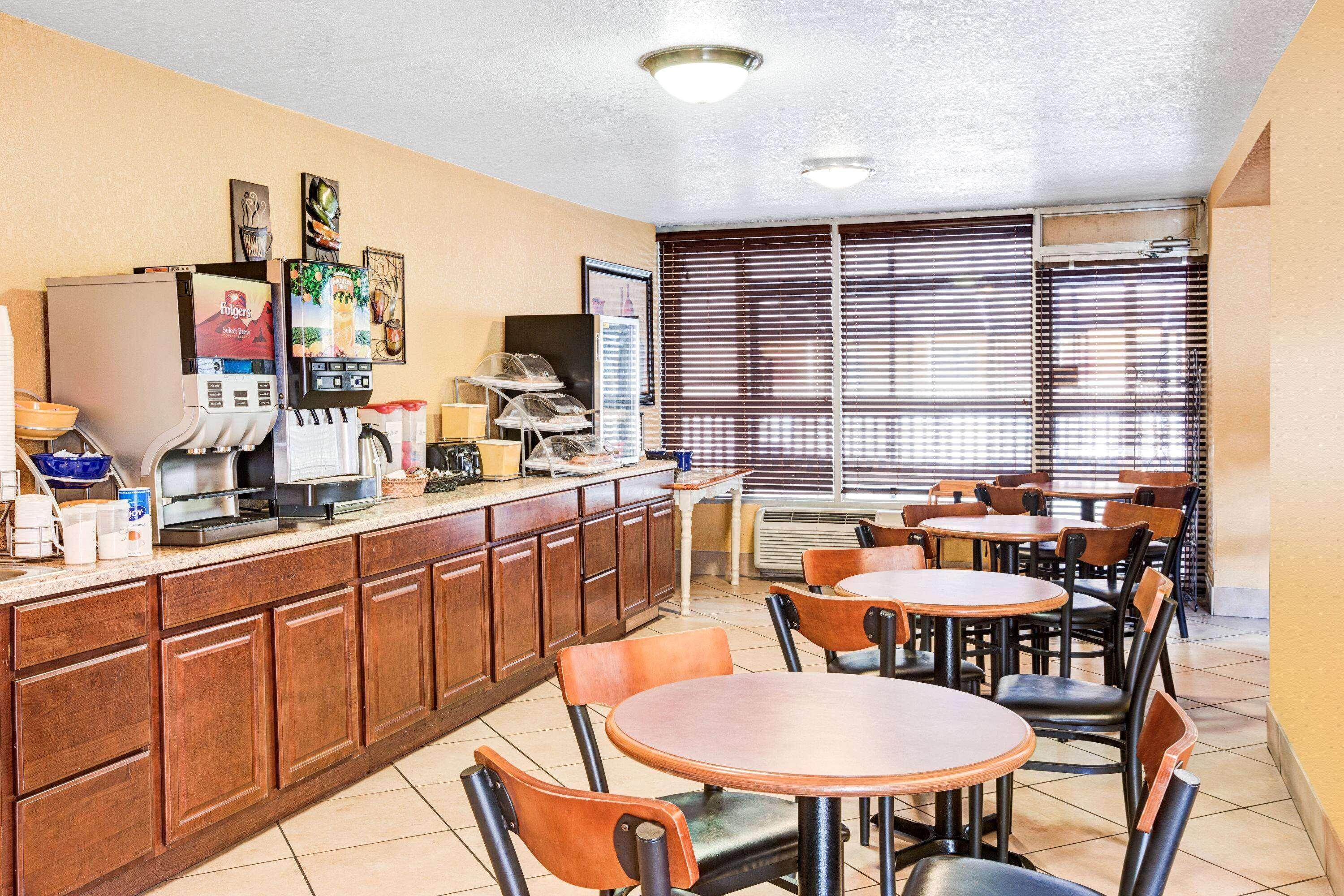 Days Inn & Suites By Wyndham Downtown Gatlinburg Parkway Esterno foto
