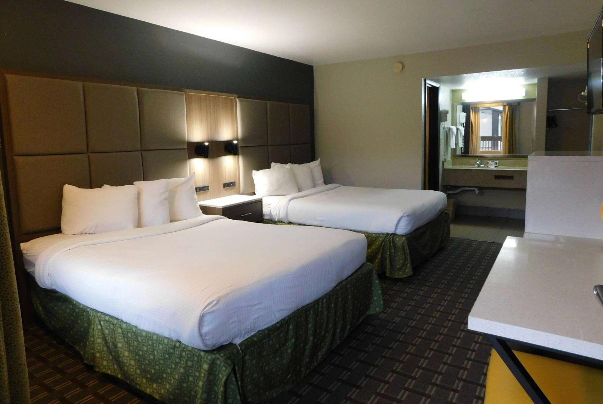 Days Inn & Suites By Wyndham Downtown Gatlinburg Parkway Esterno foto