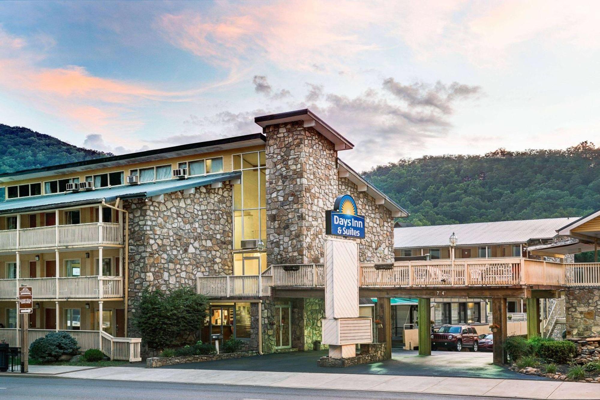 Days Inn & Suites By Wyndham Downtown Gatlinburg Parkway Esterno foto