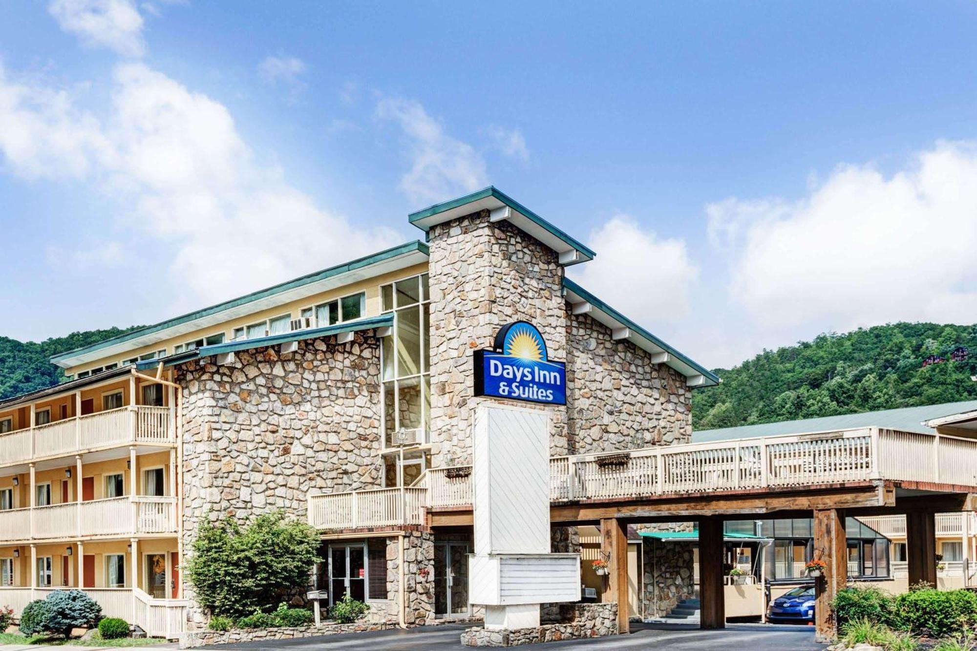Days Inn & Suites By Wyndham Downtown Gatlinburg Parkway Esterno foto