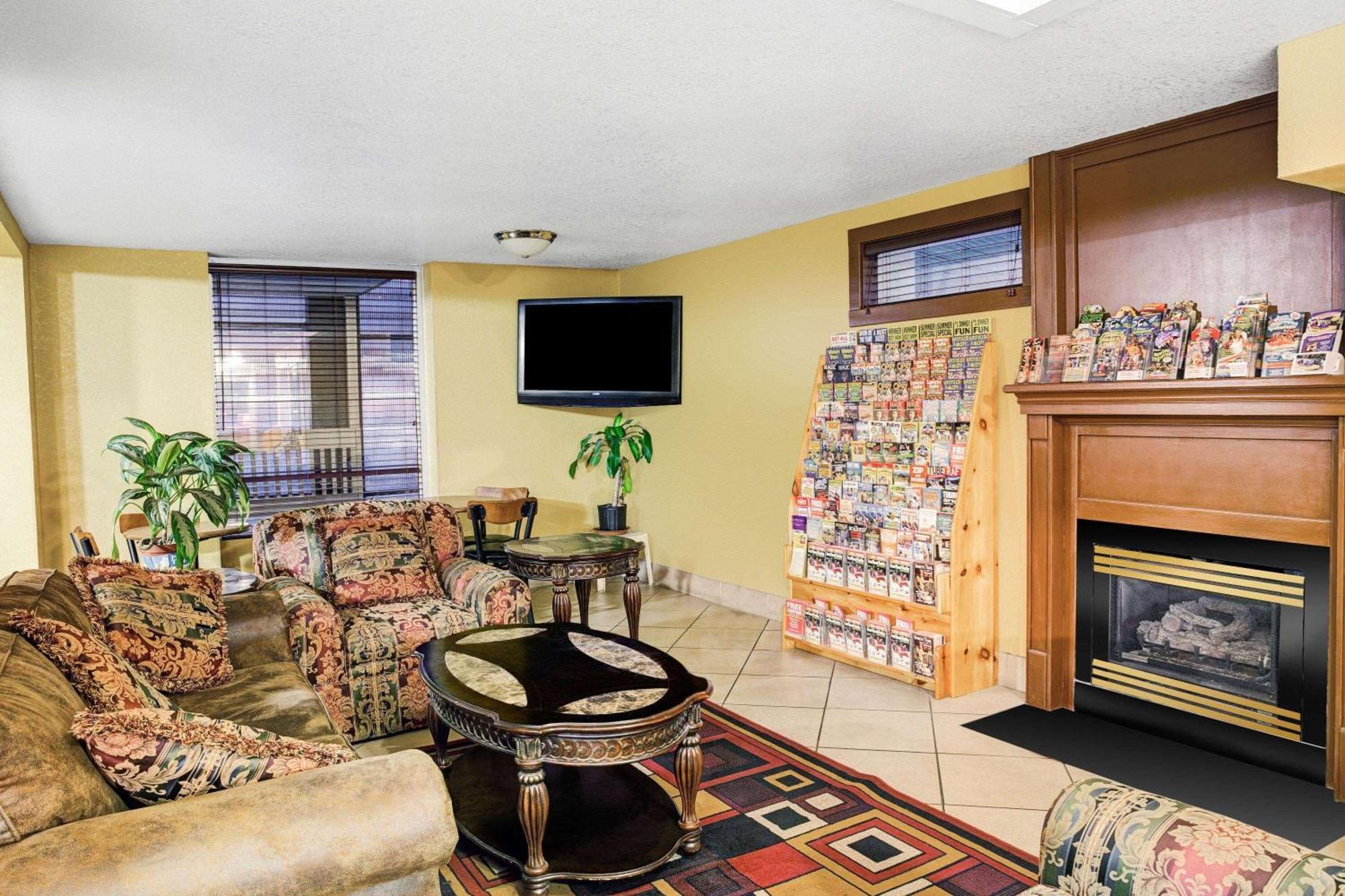 Days Inn & Suites By Wyndham Downtown Gatlinburg Parkway Esterno foto