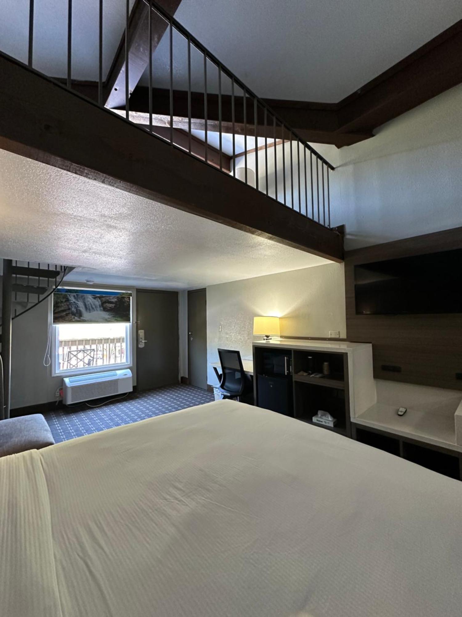 Days Inn & Suites By Wyndham Downtown Gatlinburg Parkway Esterno foto