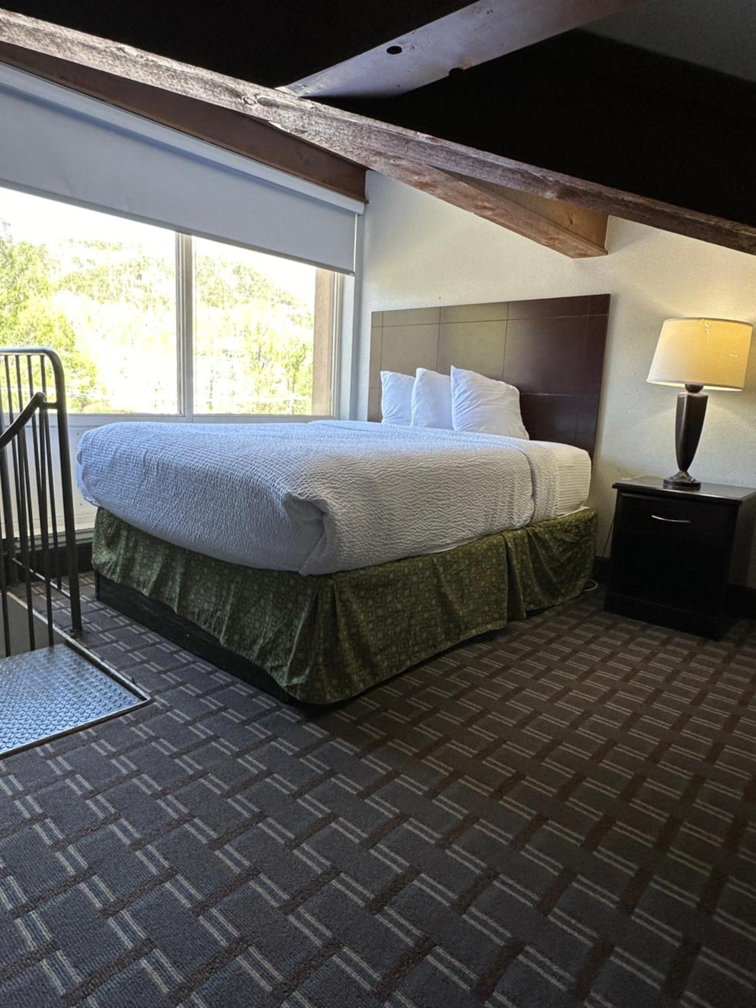 Days Inn & Suites By Wyndham Downtown Gatlinburg Parkway Esterno foto