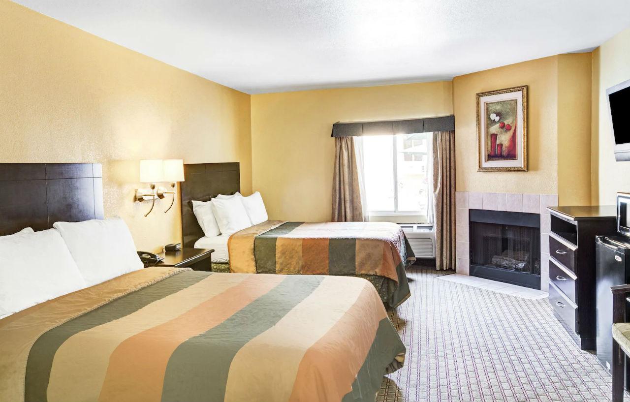 Days Inn & Suites By Wyndham Downtown Gatlinburg Parkway Esterno foto